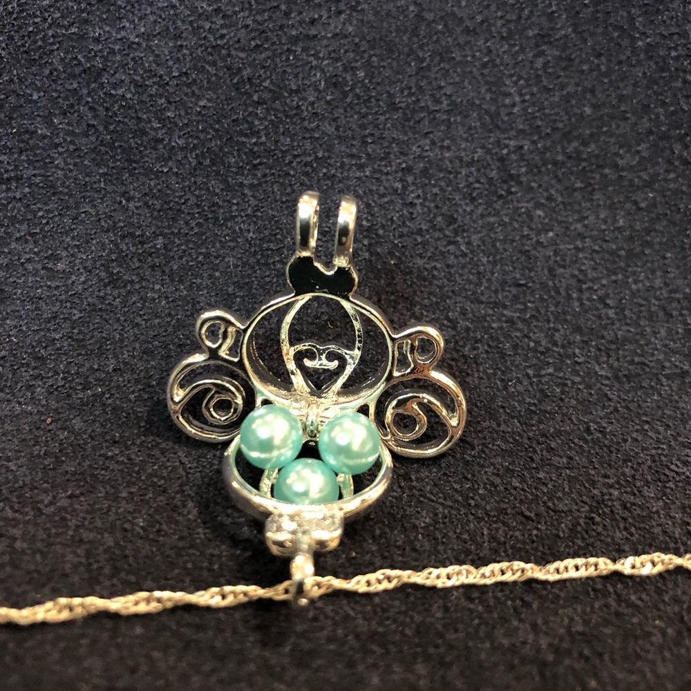 SALE! Cinderella carriage pearl cage necklace - Picture 5 of 8